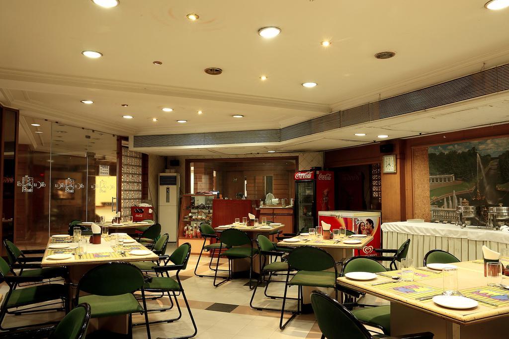 The Circle Club Inn Kolkata Exterior photo
