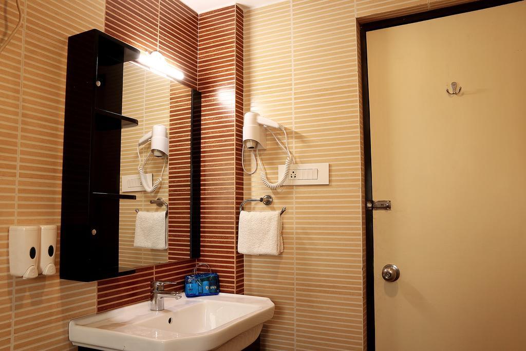 The Circle Club Inn Kolkata Exterior photo